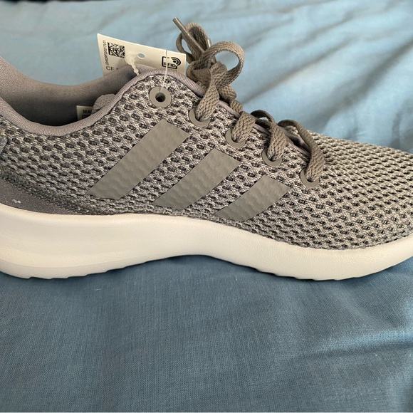 Adidas Cloudfoam Sneakers Grey and Red New In Box - Picture 2 of 7